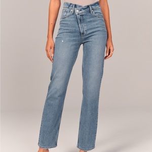 NWT- A&F Ultra High Rise 90’s Straight Jeans